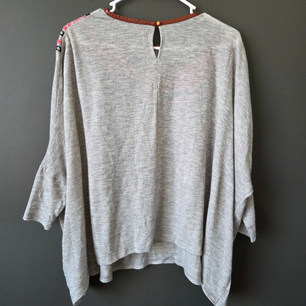 THML XS Womens Gray Embroidered Boho Dolman Sleeve Sweater Top Faux Leather Trim - Picture 4 of 8